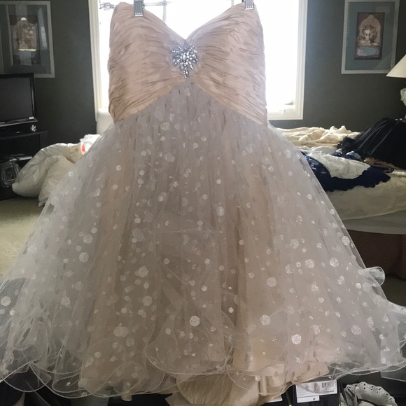 Tan white homecoming dress - Picture 1 of 1